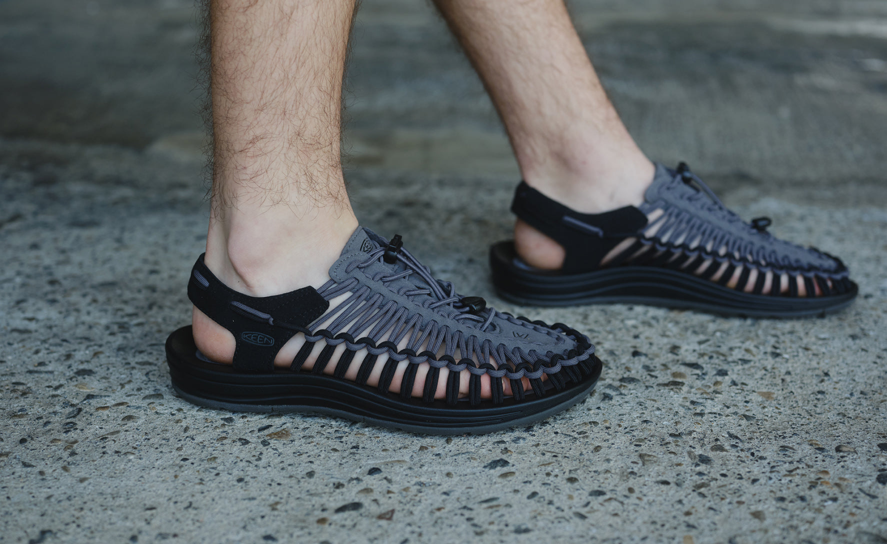 keen-uneek-herren-hybrid-sandale-black-black image 7